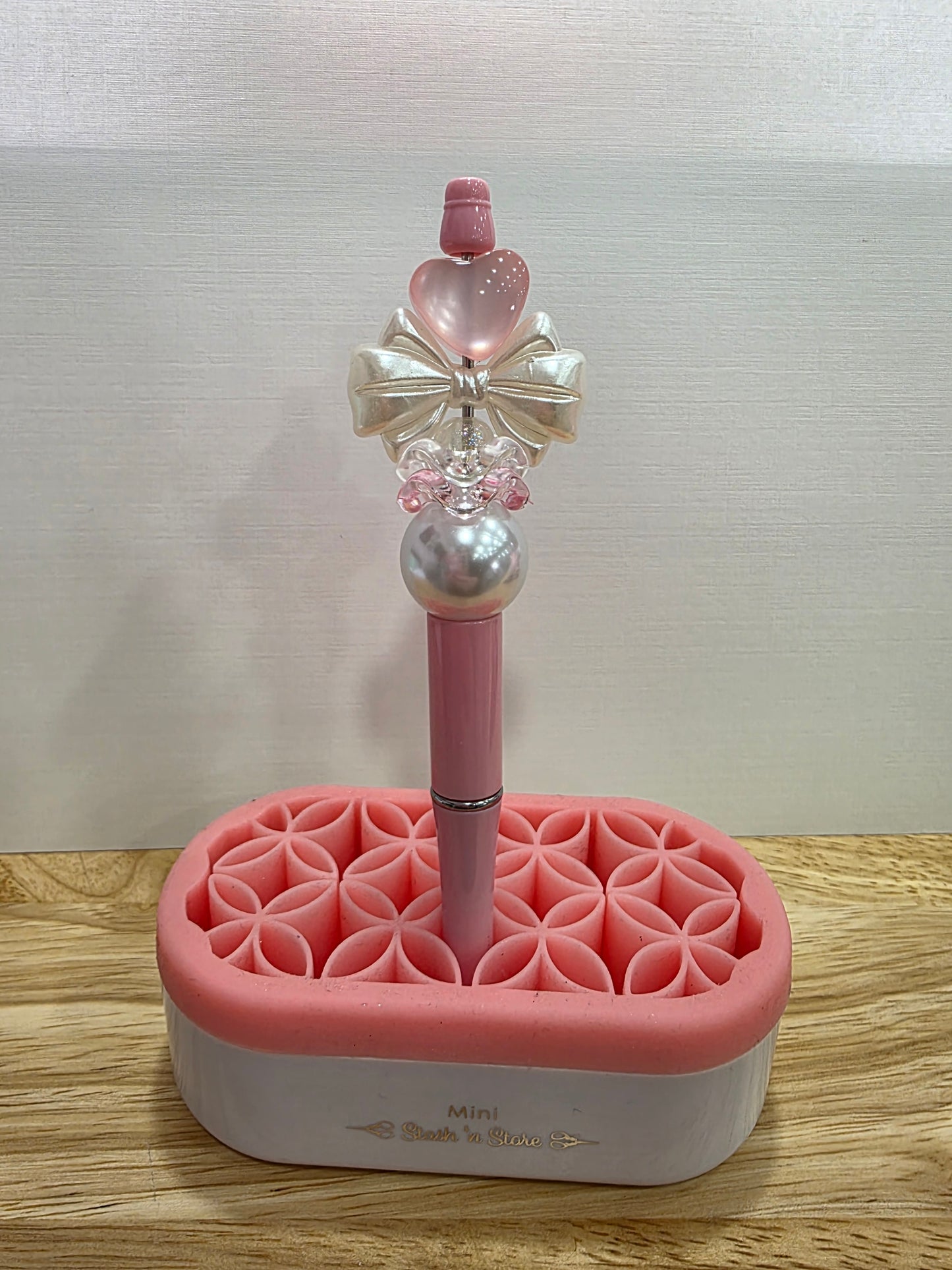 Pink Pearl Bow . Designer Pen