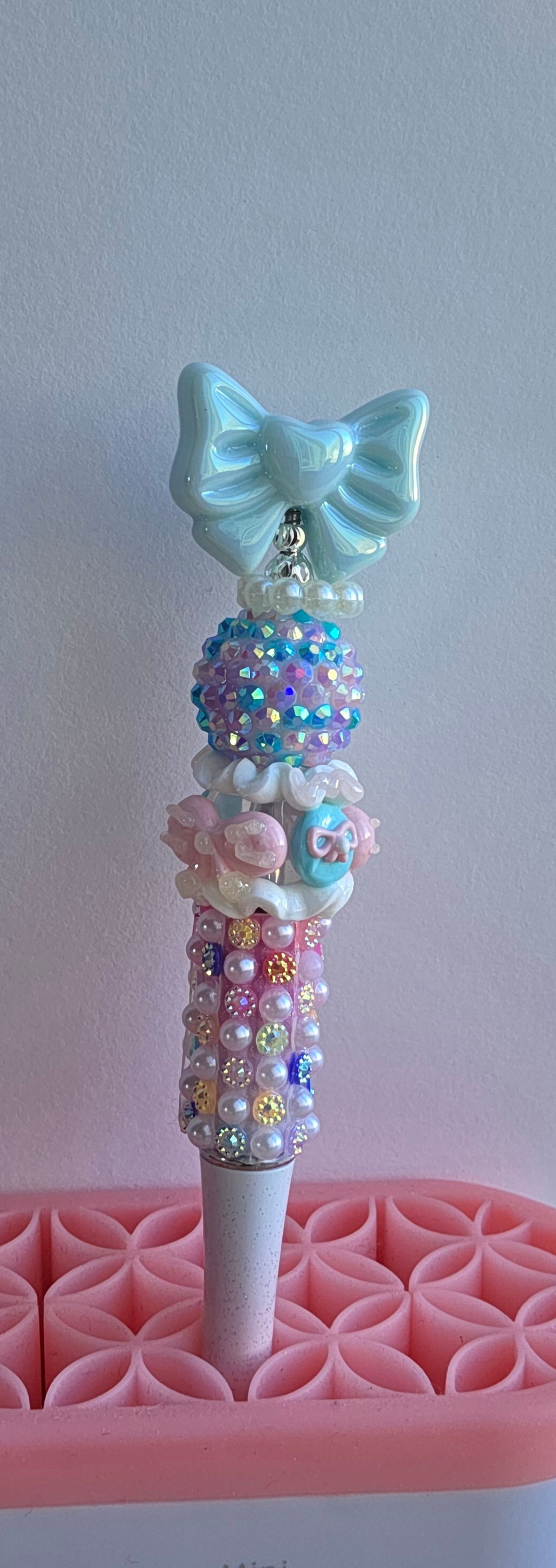 Pearls and Bow Elegence . Designer Pen